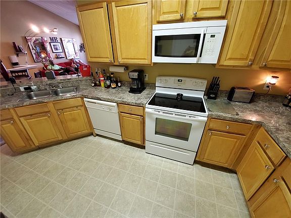 5th image of 18015 Villa Creek Dr #18015