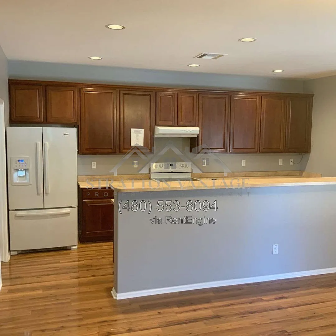 3 bed, 2.5 bath, 2121 sqft, $2,195 — Photo 3