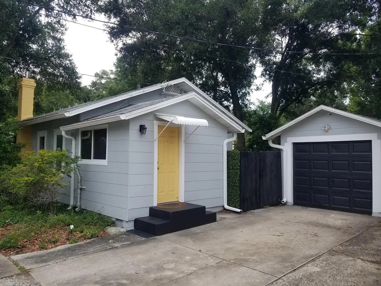 1162 Highland St N — Photo 2