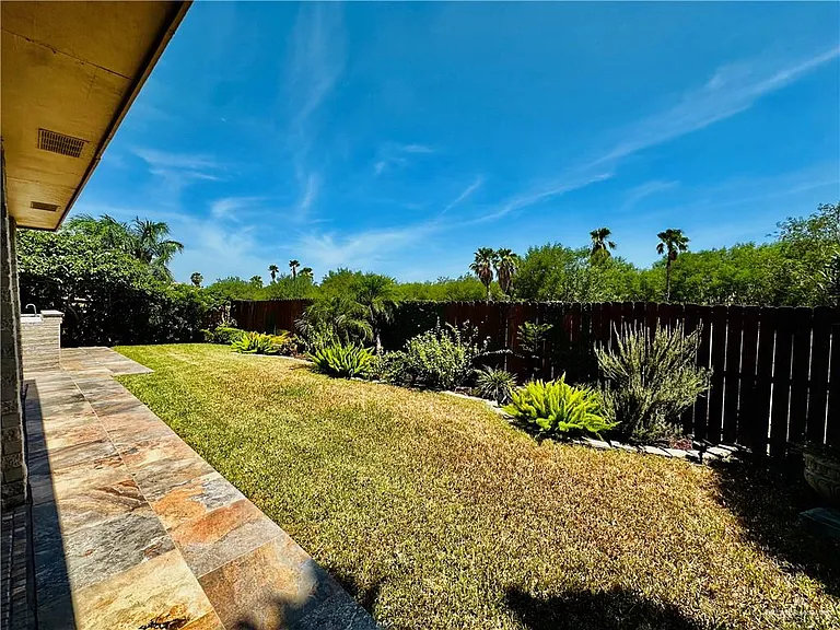 4104 San Roman St — Photo 32
