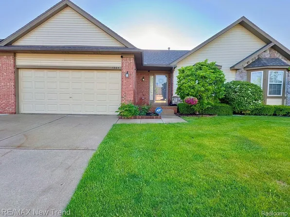 1865 N Kenwyck Dr #59, Ypsilanti, MI 48198