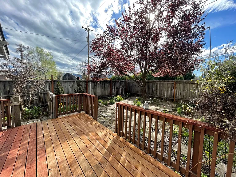 1001 Lozier Ln — Photo 12