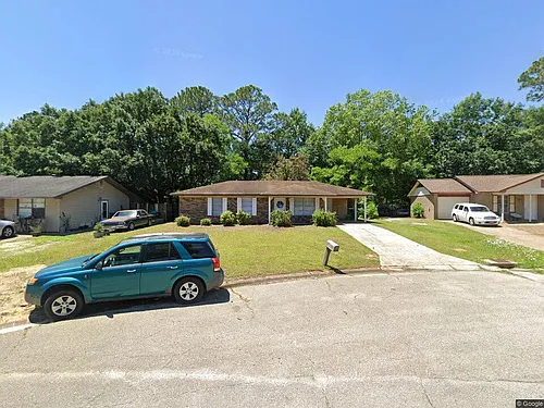 702 W Samuel Dr Photo 1