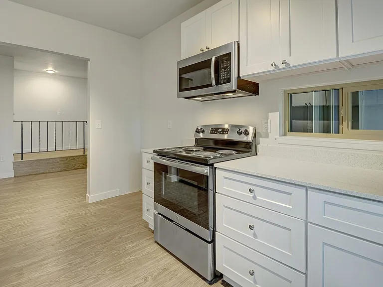 Bayview East Apartments — Photo 23