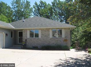 4491 Hillvale Ave N, Oakdale, MN 55128