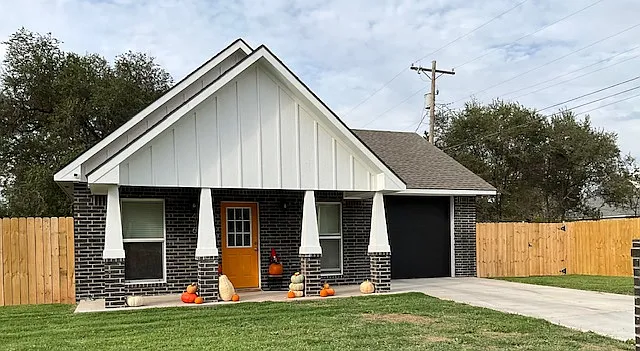 416 Cherry Ave — Photo 1