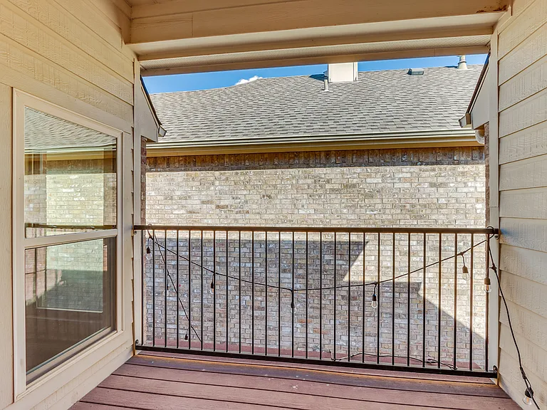 231 Carrington Ln — Photo 32