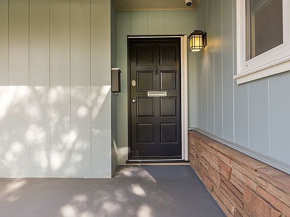 2nd image of 5524 Mammoth Ave