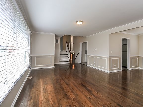 4th image of 923 Division St