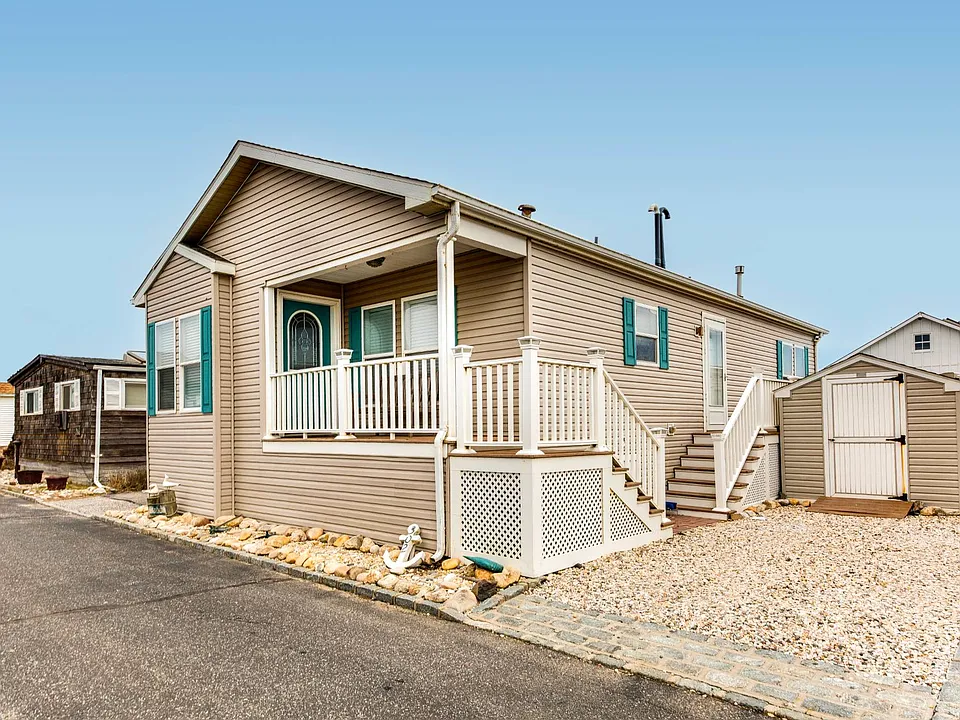 100 Deforest Rd #302