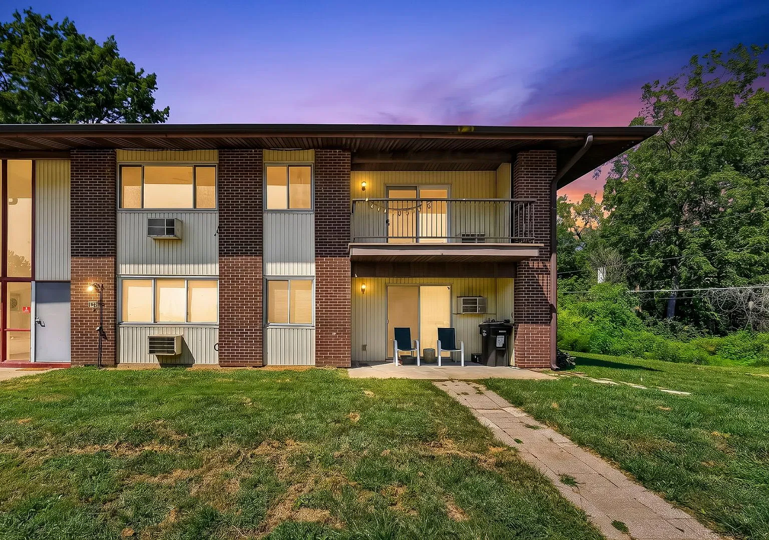 Welcome home to 7565 Hazelcrest Drive, Apt. H! — Photo 1