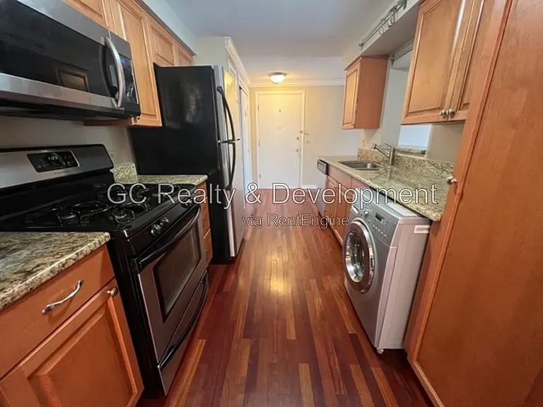 1247 E Washington St #202 — Photo 4