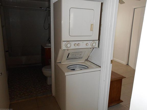 5th image of 35 Carteret Ave Unit B-1