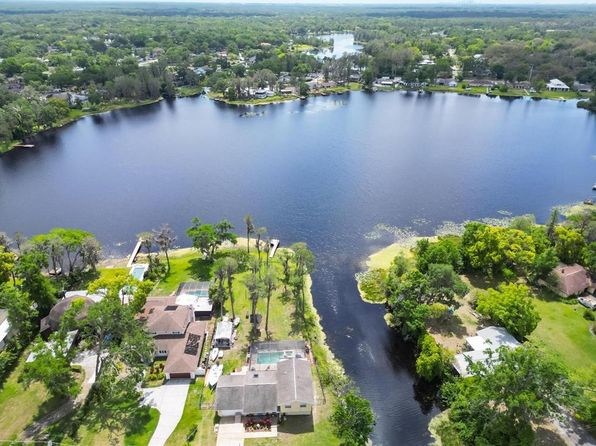 18852 Tracer Dr, Lutz, FL 33549