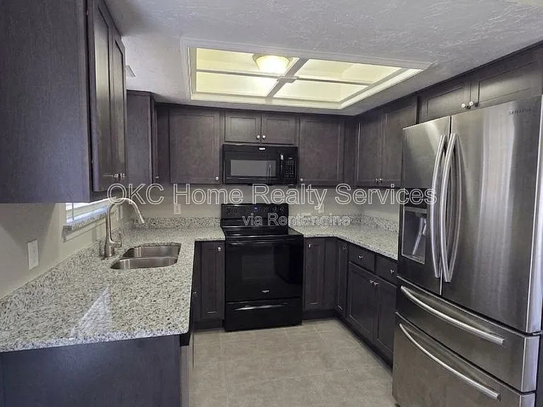 6715 Lyrewood Ln — Photo 16