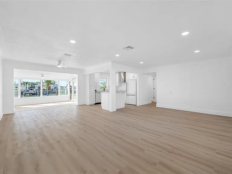 7930 Causeway Blvd S — Photo 6