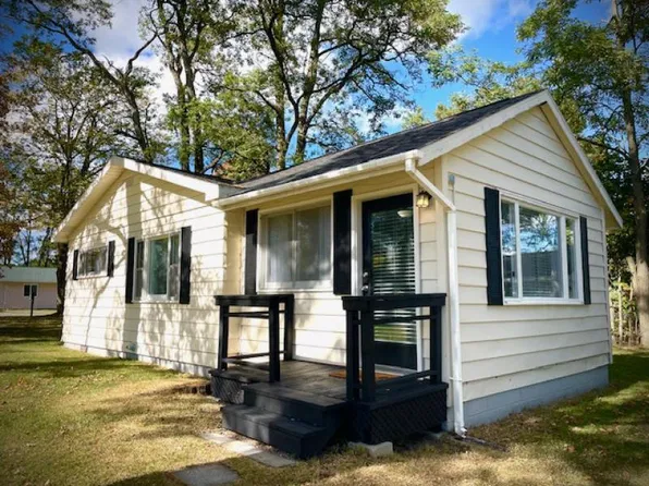 919 Farnsworth St, Oscoda, MI 48750