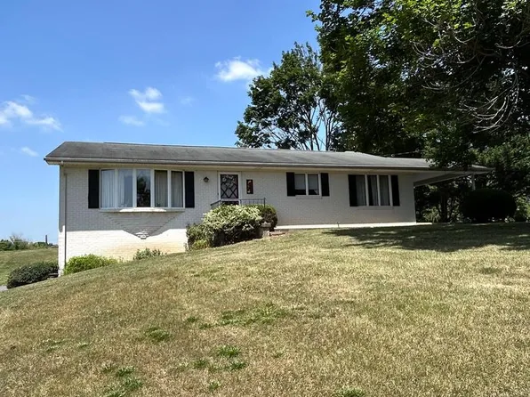 8221 Stone Bridge Rd, Greencastle, PA 17225