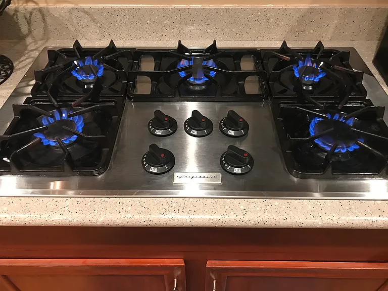 Kitchen 5 gas burners