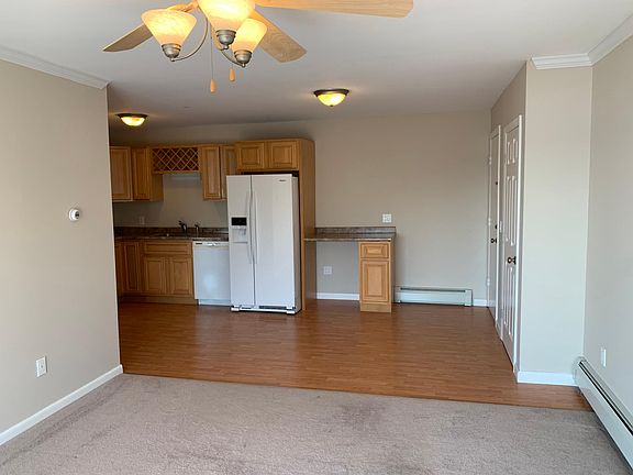 Entry Area / Coat Closet