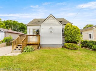 28041 Essex St, Roseville, MI 48066