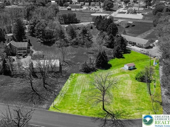 5612 Manor Rd, Schnecksville, PA 18078