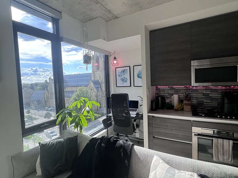 111 Bathurst St #403 — Photo 3