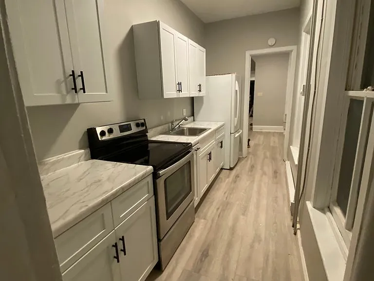 1030 Walnut St — Photo 2