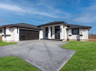 113 Hidden Cv, Floresville, TX 78114