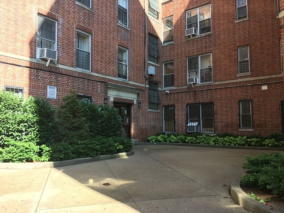 2nd image of 889 Dawson St APT 3A