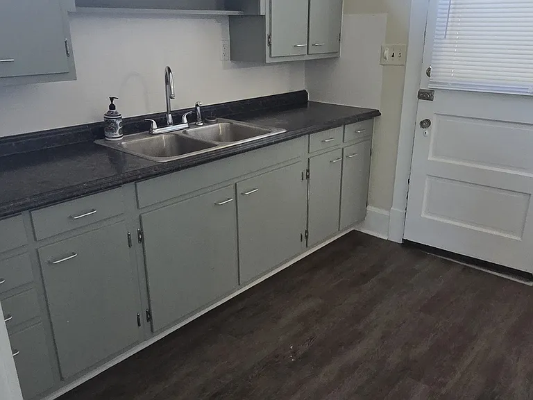 2201 Bashford Manor Ln — Photo 19