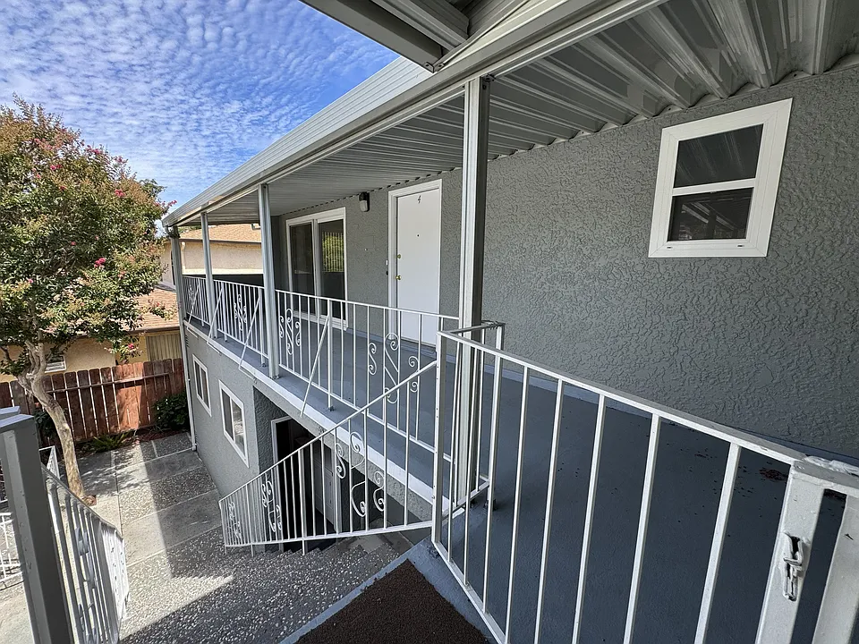 240 Richfield Dr #4