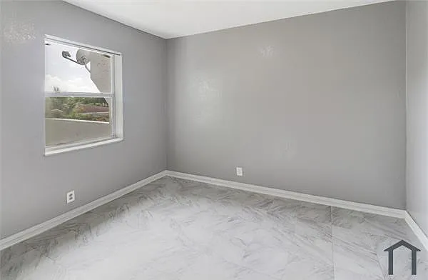 1322 Silverado — Photo 14