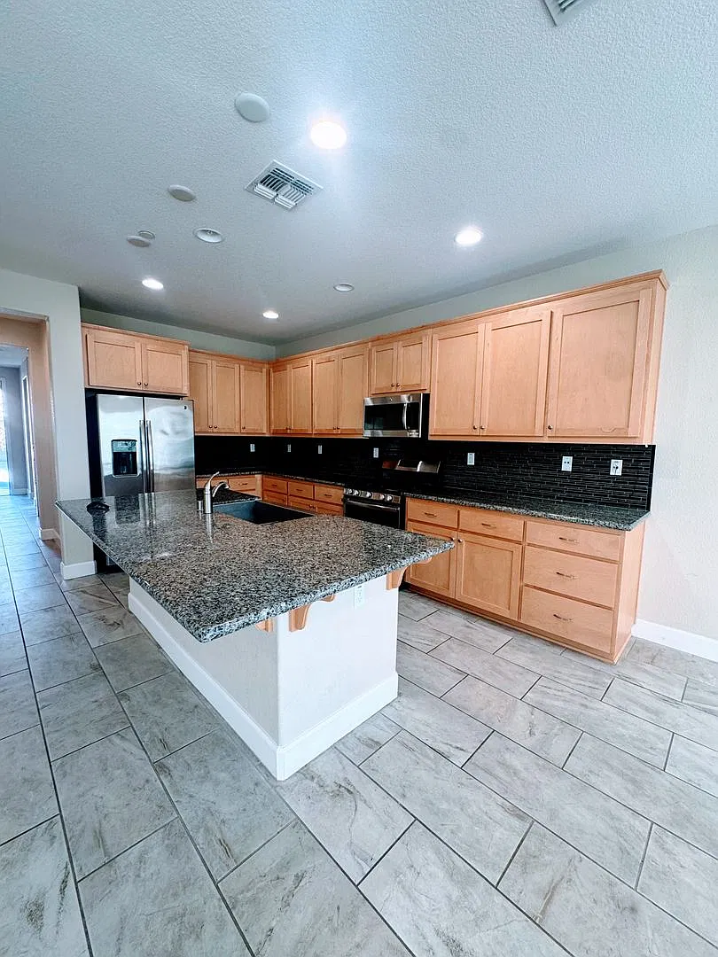 Beautiful 3-Bedroom, 2 Story Home in a Great Folsom Neighborhood — Photo 4