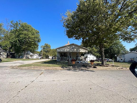 4th image of 800 E Hill St