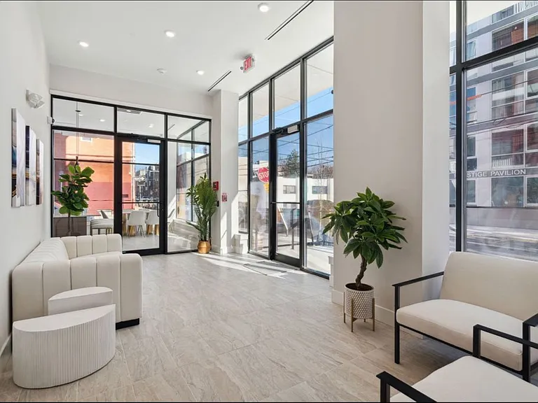 722 W Thompson St #207 — Photo 20