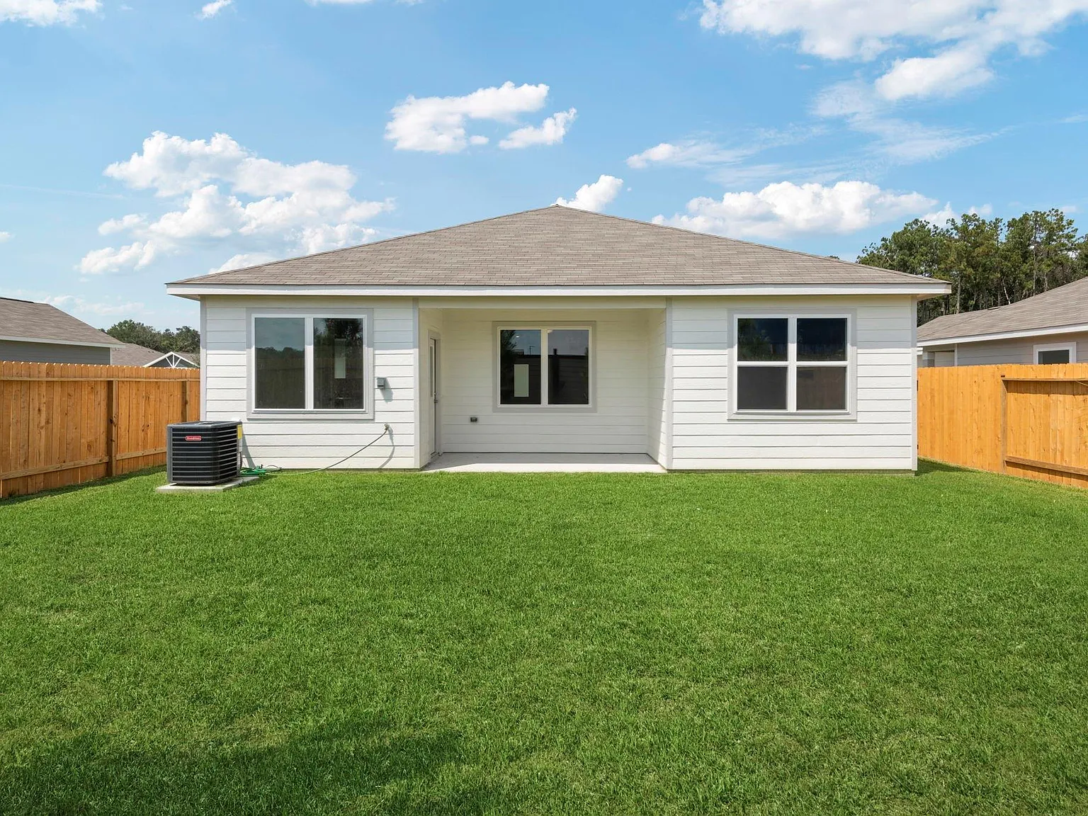 3 bed, 2.0 bath, 1316 sqft, $2,095 — Photo 2