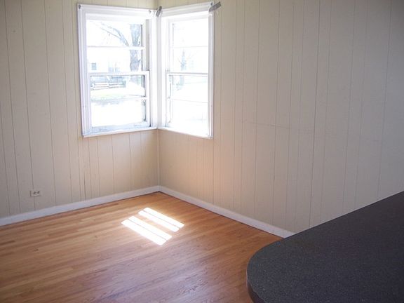 4th image of 468 N Van Auken St