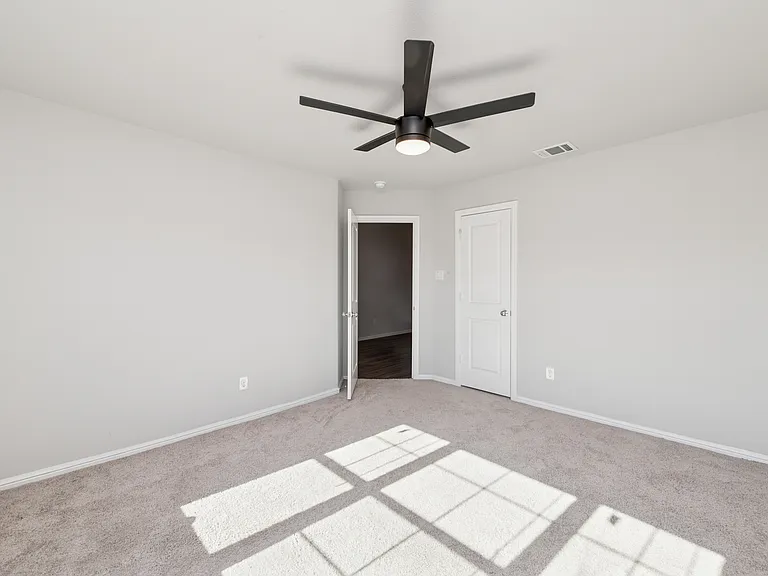 1421 Avalon Ct — Photo 15