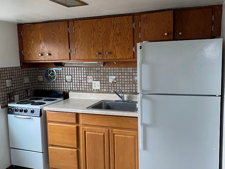 1042 W Cascade Ave #B — Photo 1