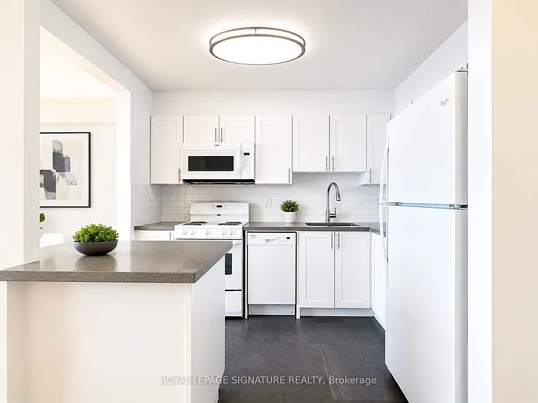666 Spadina Ave #2211 — Photo 2