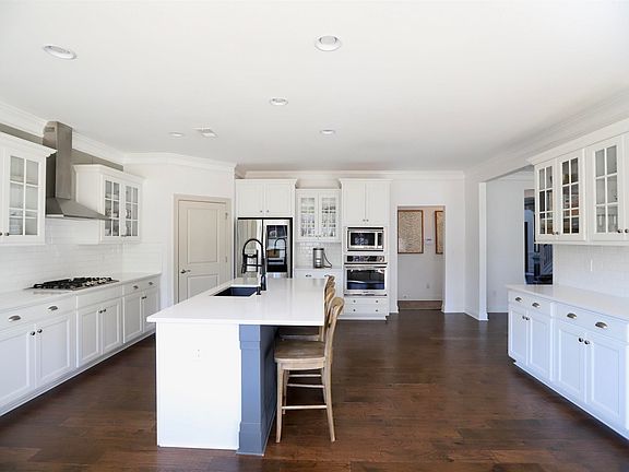 3rd image of 21 Belterra Dr