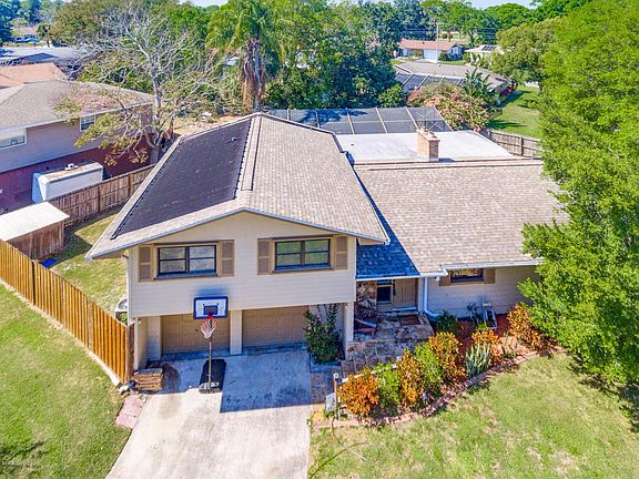 2nd image of 1415 Gleneagles Way