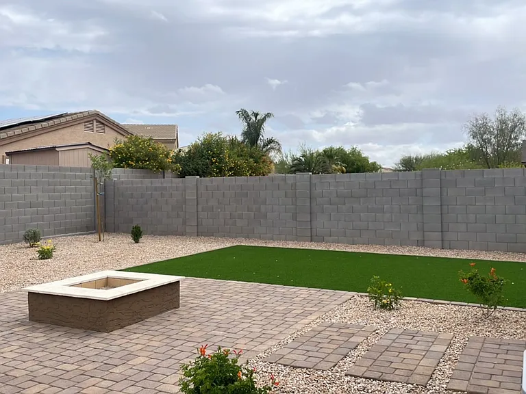 194 E Watson Pl — Photo 2
