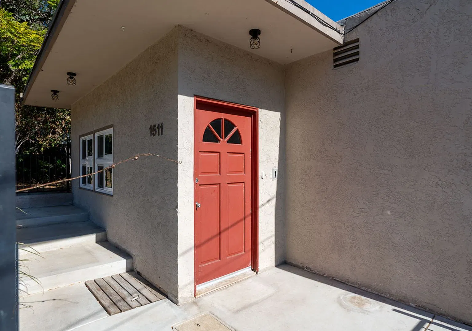 2 Bedroom + Optional Office/Flex Room in San Diego — Photo 4