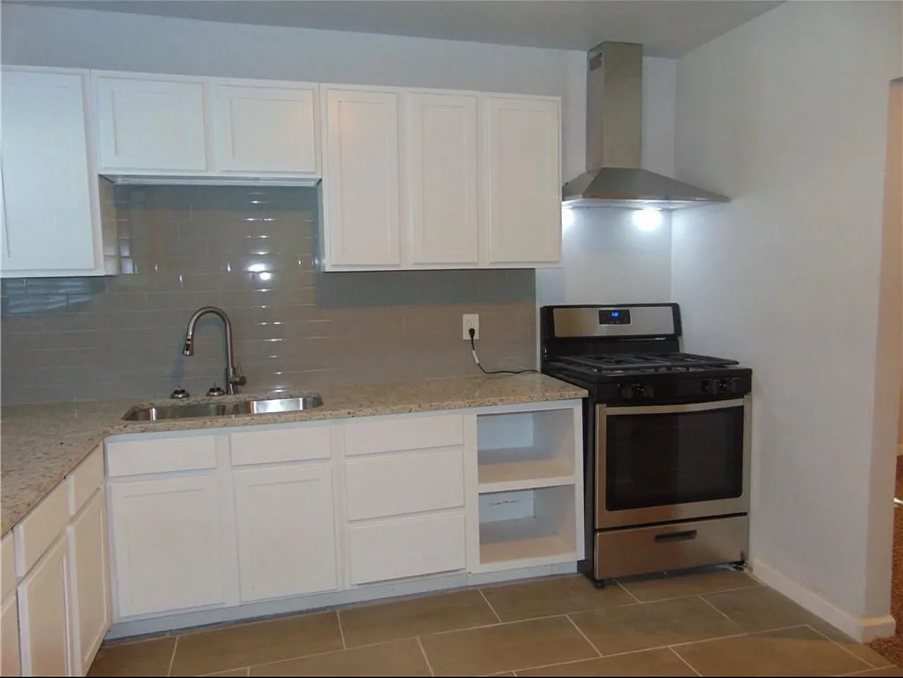 3 bed, 1100 sqft, $1,250 — Photo 2