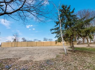 19 Crissey Ave, Geneva, IL 60134