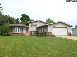 8001 Sapphire Ave NE, Canton, OH 44721