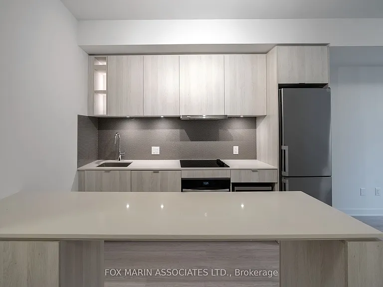 11 Yorkville Ave #802 — Photo 2