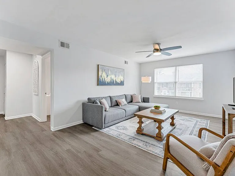 1017 Barclay Sq — Photo 14